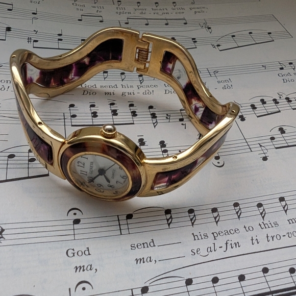 Geneva Gold Bangle Watch - Picture 14 of 14